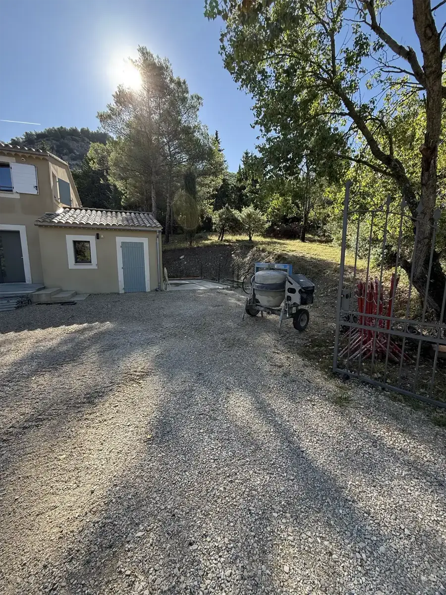 Extension garage & aménagement extérieur — La Roque-Alric (84) - Nos réalisations Aménagement Extérieur