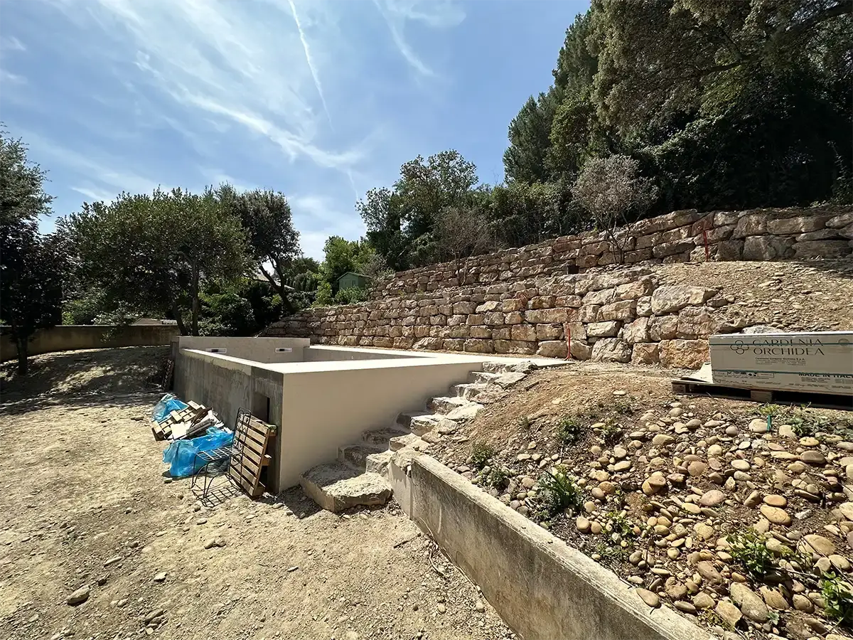 Piscine & soutènement en pierre sèche — Villeneuve-lès-Avignon - Après