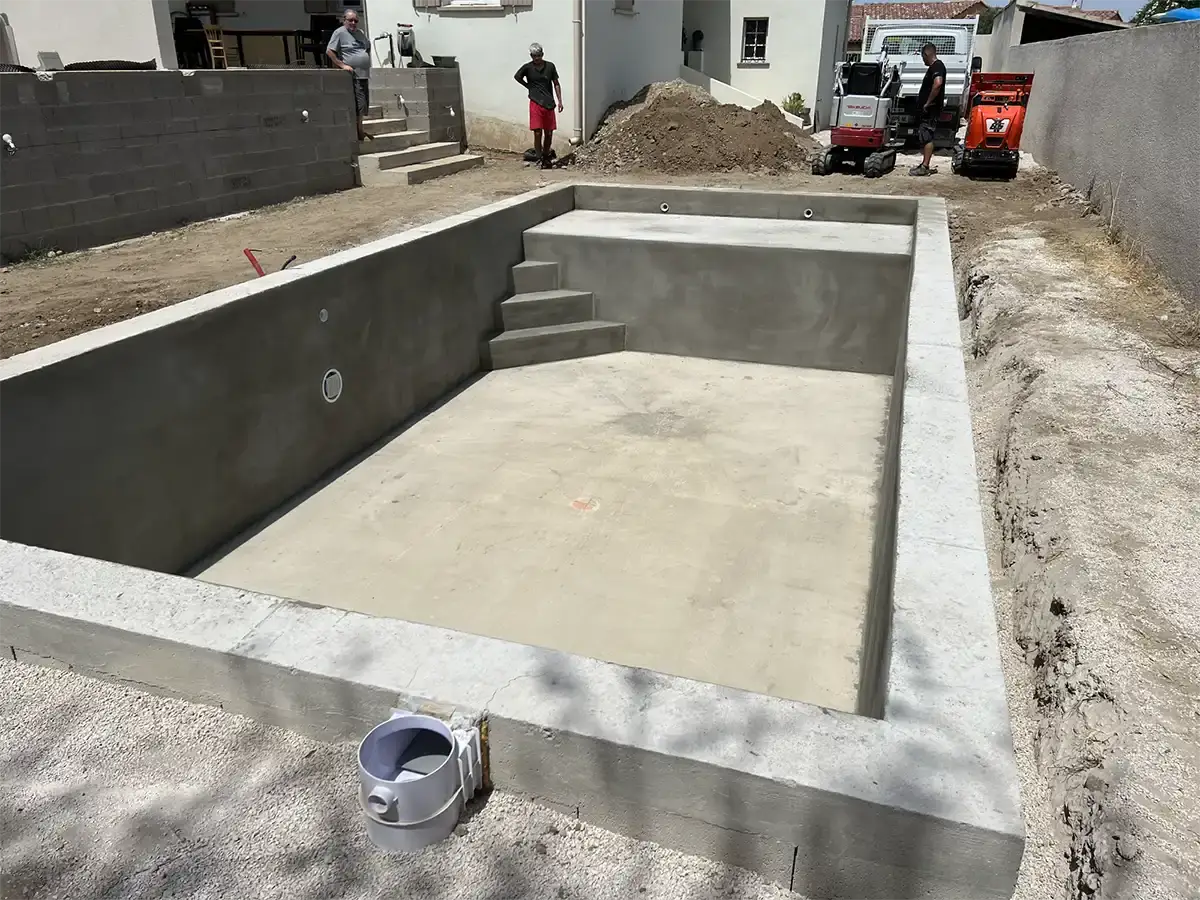 Construction de piscine béton — Saint-Saturnin-lès-Avignon (84) - Réalisation Piscine
